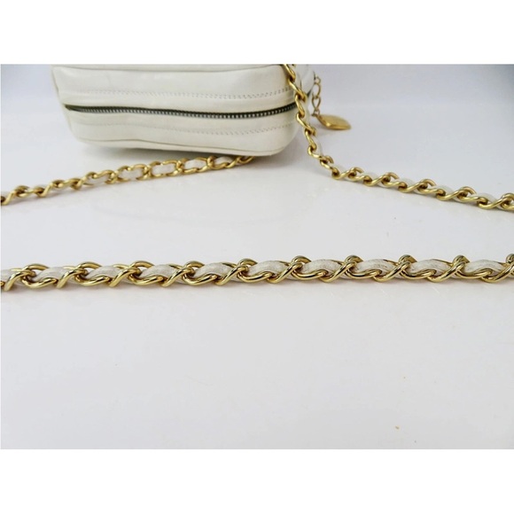 CHANEL White Crossbody Bag with Gold Chain - Picture 7 of 16